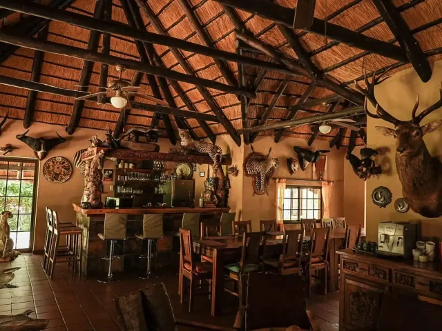 Farm Capbon – Lapa mit Bar und Sitzbereich